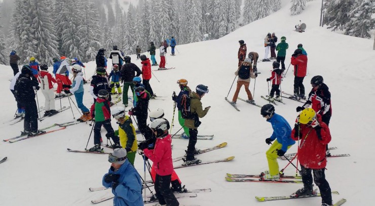 Viel los am Stümpfling: etwa 5.000 Skifahrer sind an einem solchen Tag am Spitzing- Suttenskigebiet unterwegs.