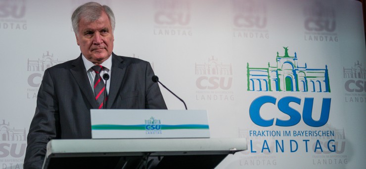Horst Seehofer fand heute wieder einmal deutliche Worte zur Flüchtlingspolitik der Bundesregierung.