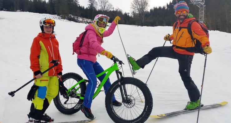 Andere gehen mit Tourenskiern auf die Sutten. Elisabeth Schwojer radelt mit dem Mountainbike.