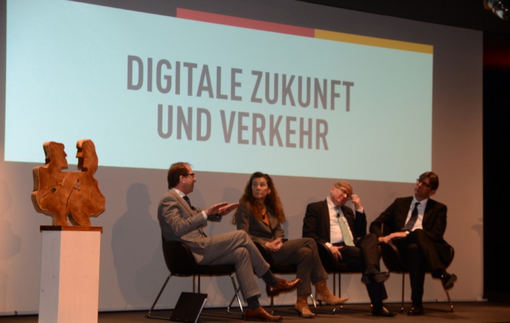 Hoher Besuch im Seeforum: Alexander Dobrindt erklärt, wie er 2016 die deutsche Infrastruktur voranbringen will - analog und digital. (Foto: Marius Mestermann)