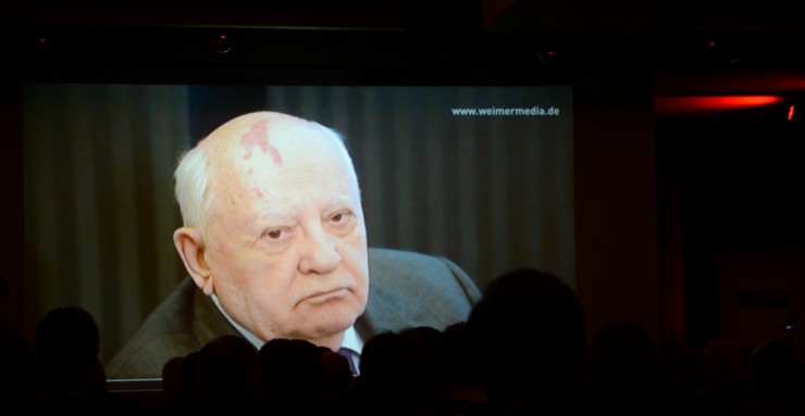 Er konnte aus gesundheitlichen Gründen zwar nicht persönlich kommen - ein Einspieler von der Preisverleihung aus Moskau brachte Michail Gorbatschow dann aber doch zurück ins Tal. (Foto: Marius Mestermann)