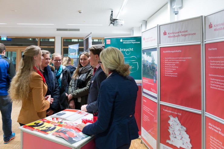 Die Kreissparkasse Miesbach-Tegernsee berät junge Interessierte.