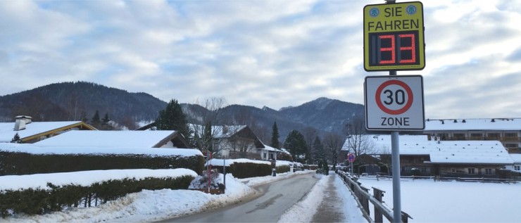 In Rottach-Egern gibt es bereits eine Tempo-30-Zone. Auch das sorgt dafür, dass eine weitere Verkehrsberuhigung im Gemeinderat strittig ist.