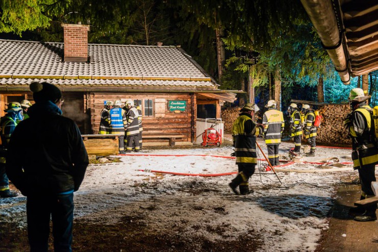 Geräte der Flutlichtanlage haben sich in der Kreuther Vereinshütte entzündet. Es entstand Sachschaden in Höhe von 10 000 Euro.