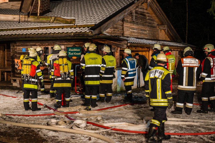 vereinshuette kreuth eisplatz brand-4