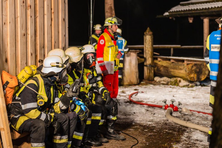 vereinshuette kreuth eisplatz brand-5