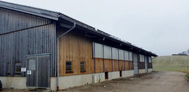 Diese landwirtschaftliche Halle wird nun auch als Clubhaus genutzt. Auch regionale Produkte sollen darin vom Eigentümer, Landwirt Georg Schwaighofer, angeboten werden.