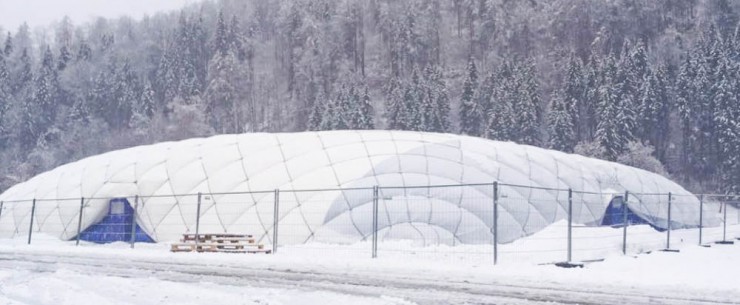 Die Halle ist schnee- und windsicher, bestätigt Hersteller Paranet