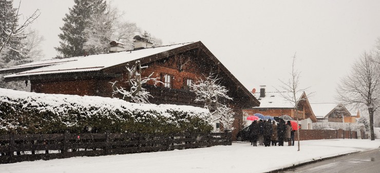 In der Karl-Theodor-Straße in Rottach fand heute eine Ortsbegehung durch das Bayerische Verwaltungsgericht statt. 
