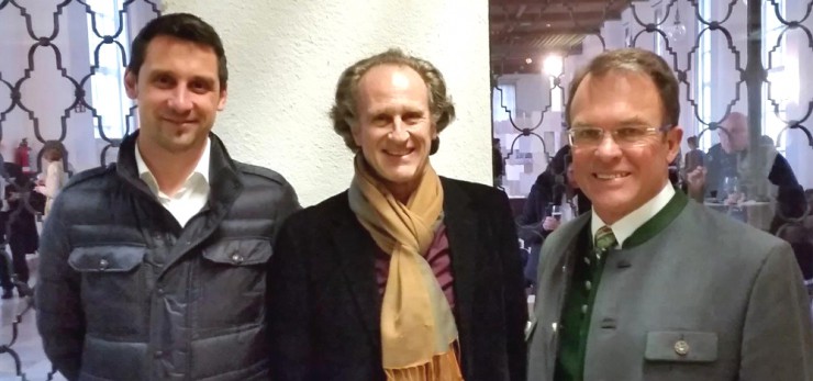 In ihren Händen liegt die Zukunft von Bad Wiessee: Florian Kamelger (SME Sports Medicine Exellence Group), Architekt Matteo Thun und Peter Höß (Bürgermeister).
