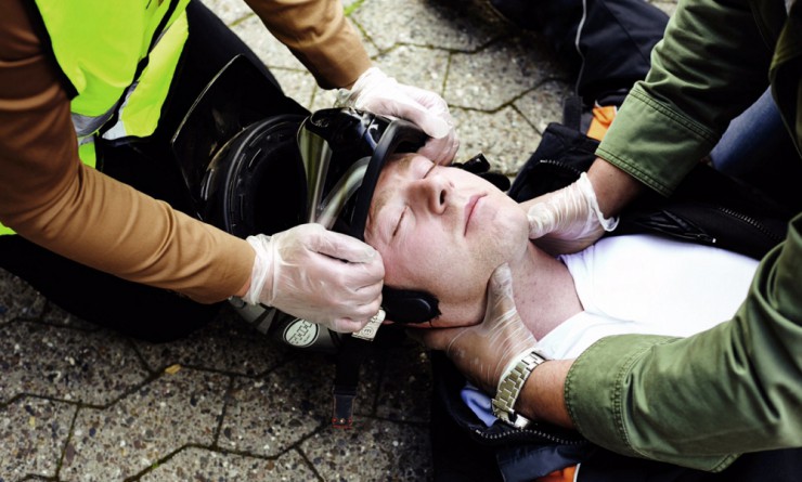 Die Motorradstaffel der Johanniter des Ortsverbandes Kreuth/Rottach geben wichtige Tipps, wie man sich nach einem Motorradunfall verhalten soll. 