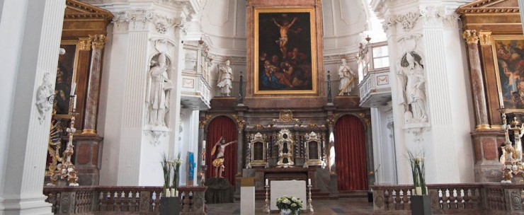 Im Hochaltar der St- Quirinus Kirche im Kloster Tegernsee liegen die beiden Brüder bis heute begraben. 