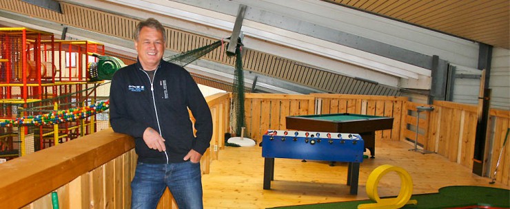 Sepp Niedermayer ist über den geplanten Abriss seiner Spielarena empört. Er will kämpfen.