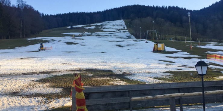 Derzeit liegt am Oedberg definitiv zu wenig Schnee für ein Skicross-Event.