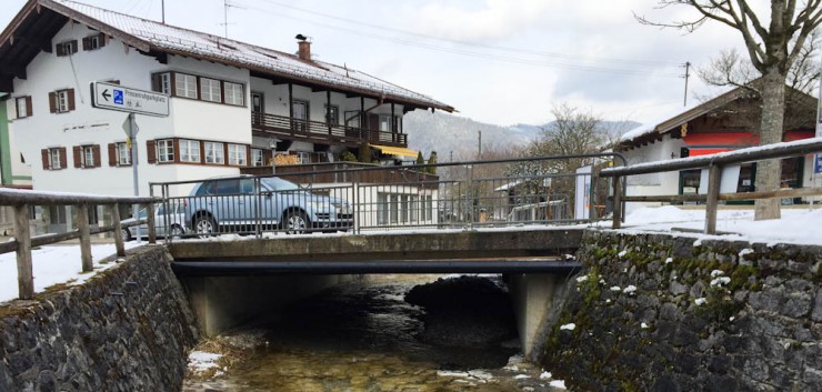 Die Zeiselbachbrücke in Bad Wiessee ist eine von drei Brücken in Bad Wiessee, die saniert werden müssen. 