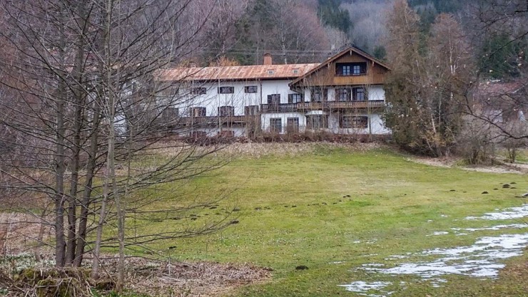 Das a-ja-Hotel sollte auf diesem Areal in Tegernsee Süd entstehen. Doch daraus wird nun nichts. Das Projekt ist gescheitert.